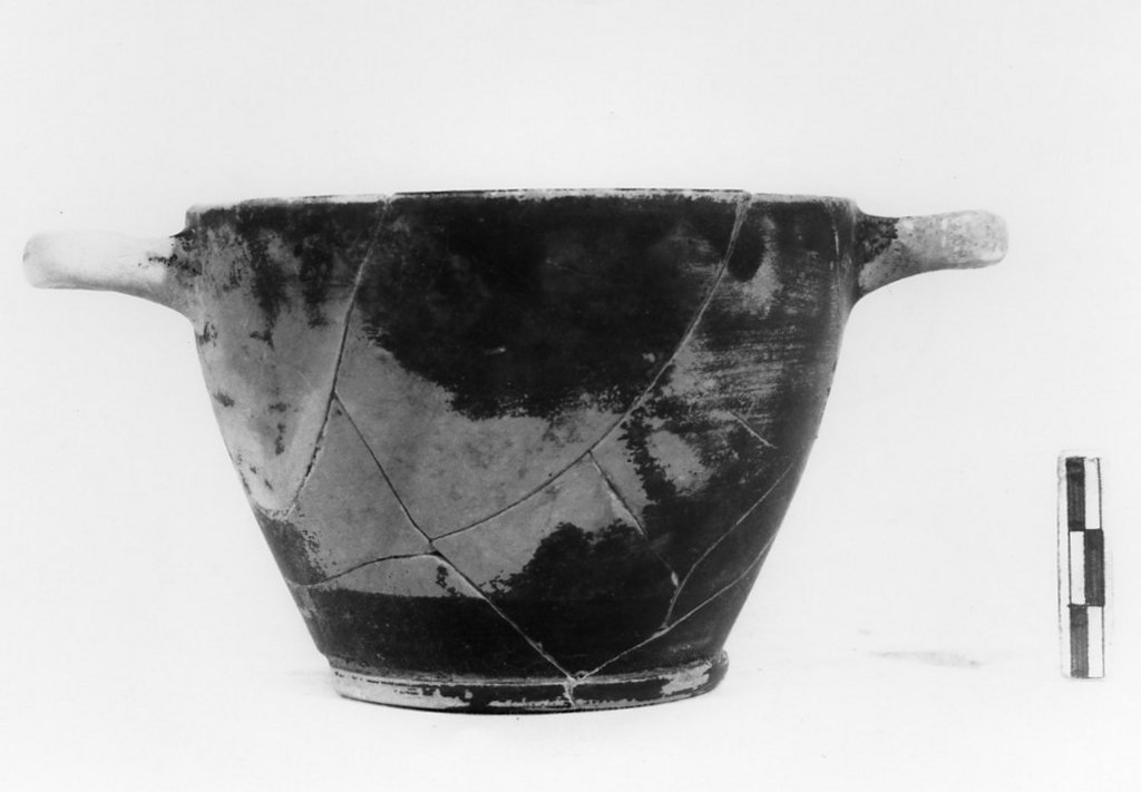 skyphos - fabbrica apula (ultimo quarto sec. IV a.C)