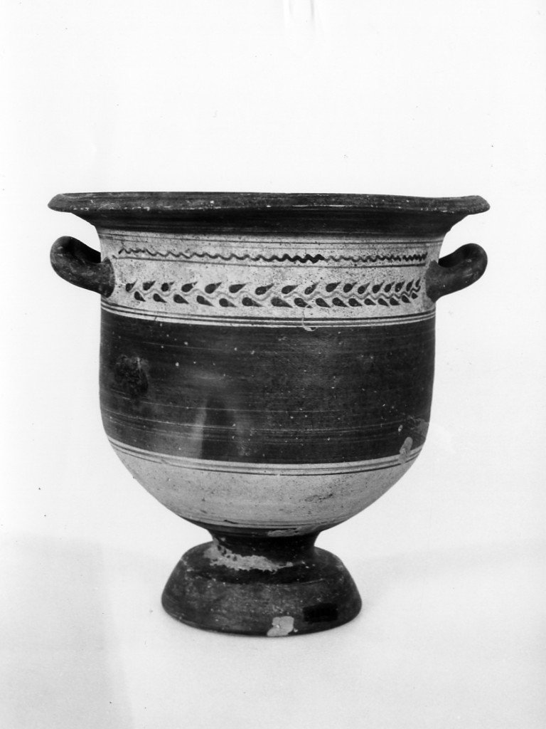 cratere a campana - fabbrica peucezia (sec. V a.C)