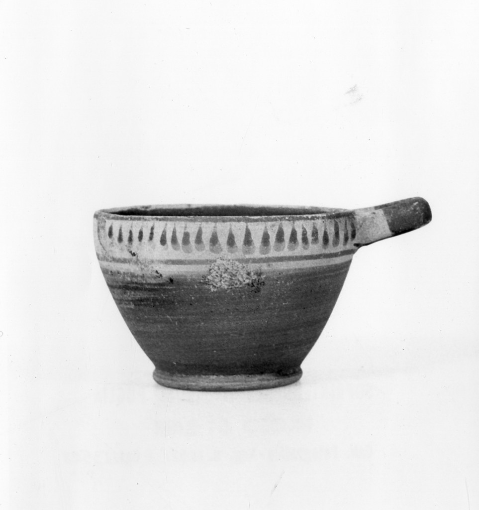 skyphos - fabbrica peucezia (secc. VI-V a.C)