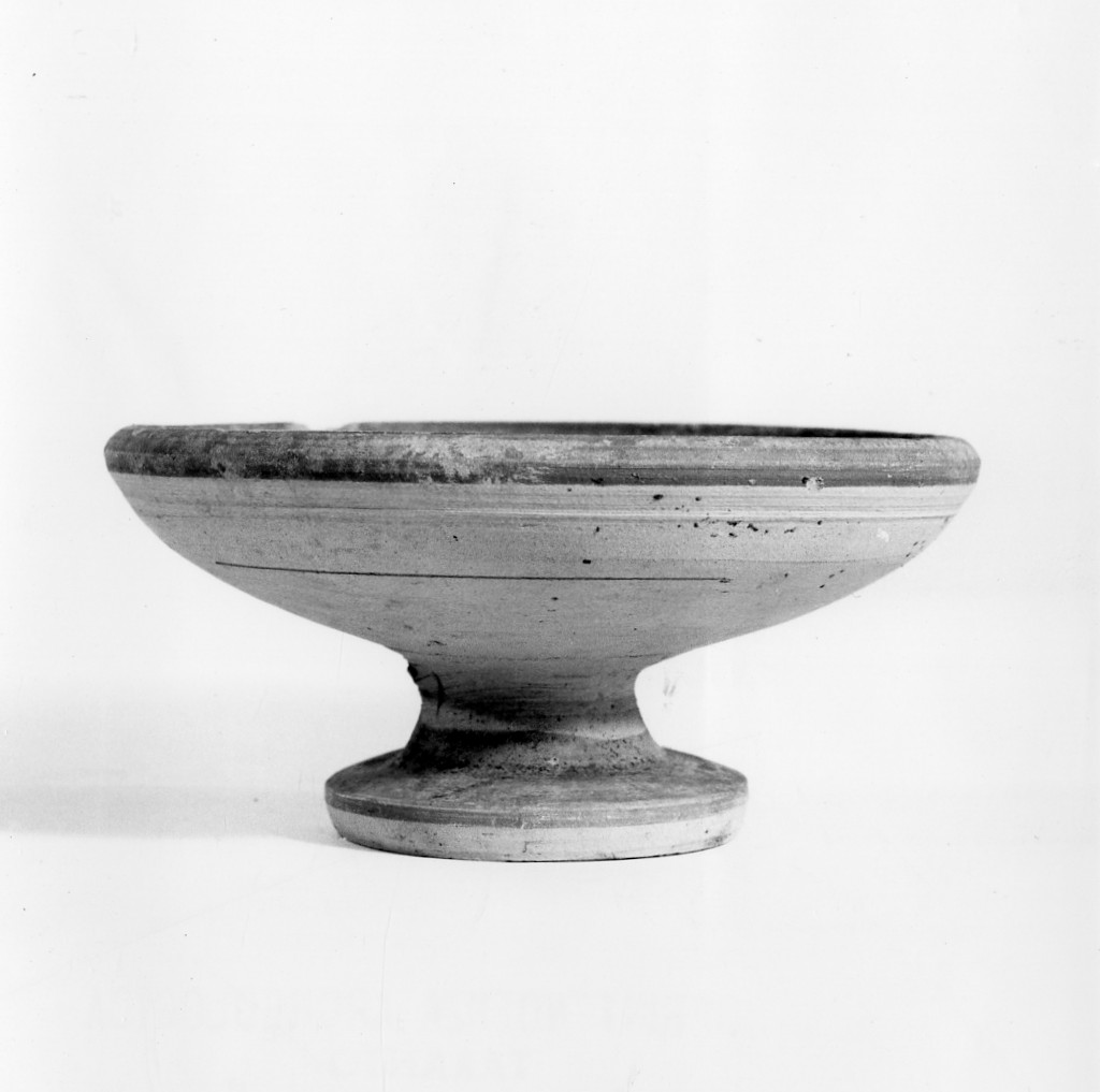 piattello - ambito apulo (secc. V-IV a.C)