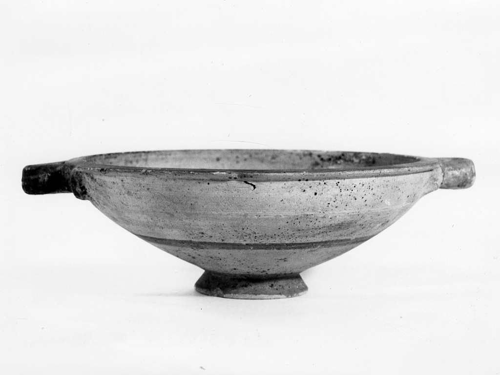 coppa biansata - ambito apulo (secc. V-IV a.C)