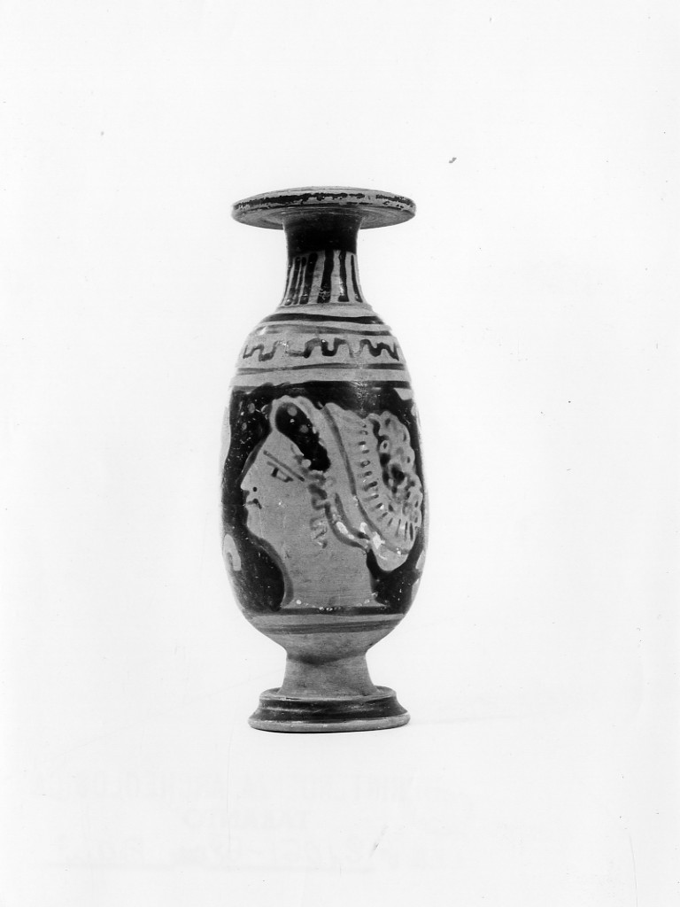 alabastron - Tardo Apulo (seconda metà sec. IV a.C)