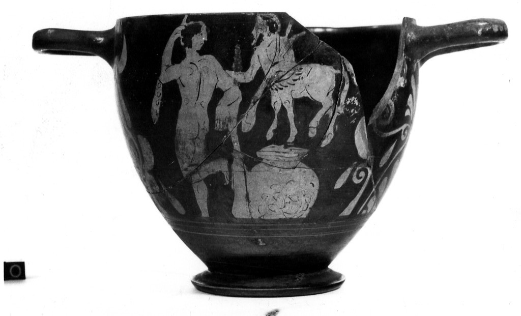 skyphos - Medio - tardo apulo (seconda metà sec. IV a.C)