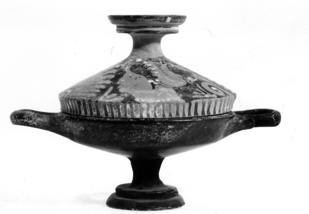 lekane/ coppa - Tardo Apulo (seconda metà sec. IV a.C)