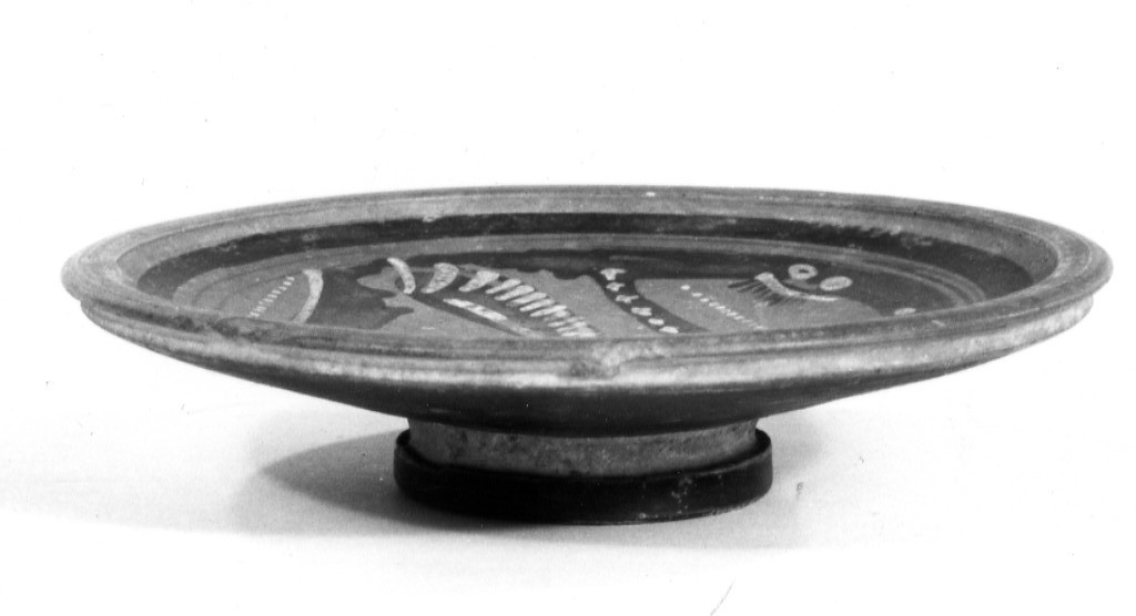 piatto - Tardo Apulo (ultimo quarto sec. IV a.C)