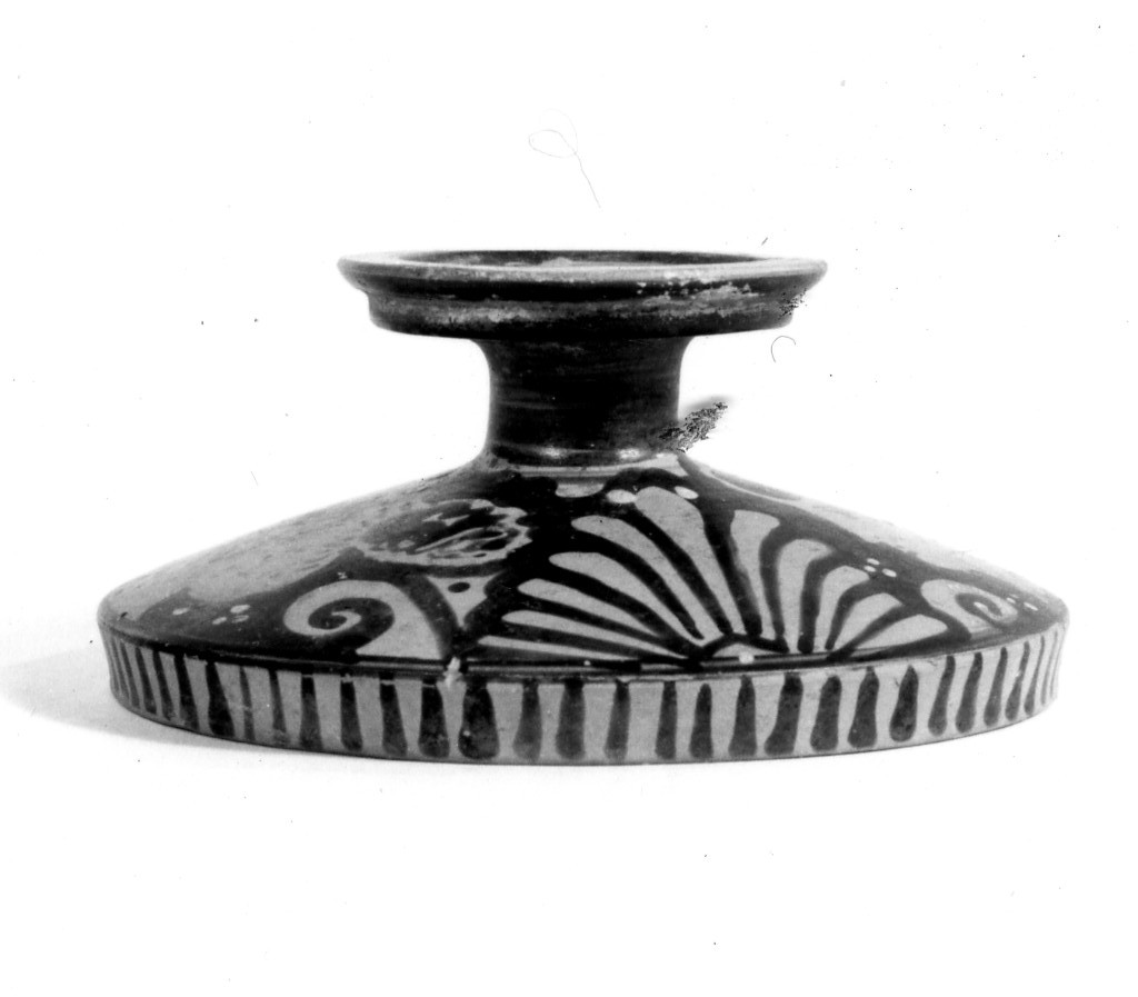 coperchio - Tardo Apulo (ultimo quarto sec. IV a.C)