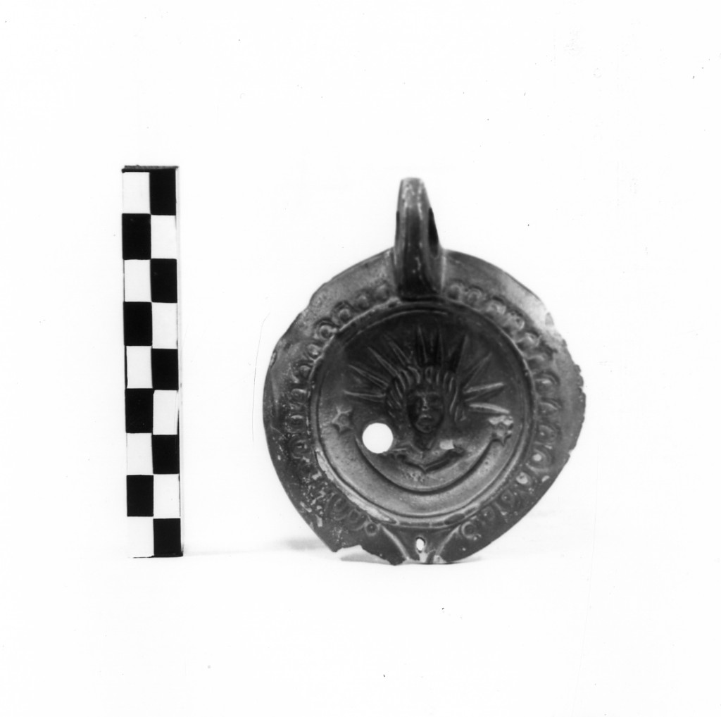 lucerna a volute - produzione italica (seconda metà sec. I d. C)