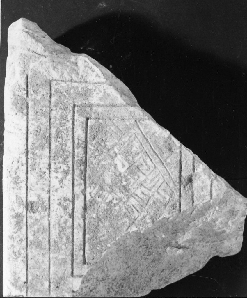 stele/ stele - produzione daunia (fine/ fine secc. VII/ VI a.C)
