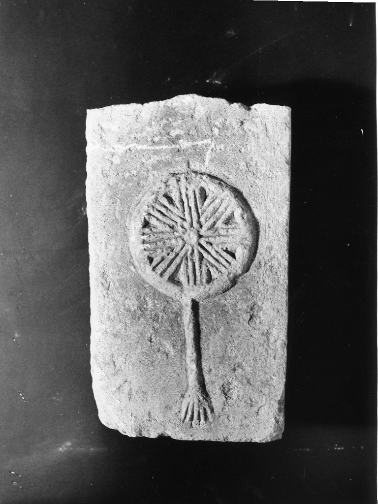 cippo - produzione daunia (sec. VIII a.C)