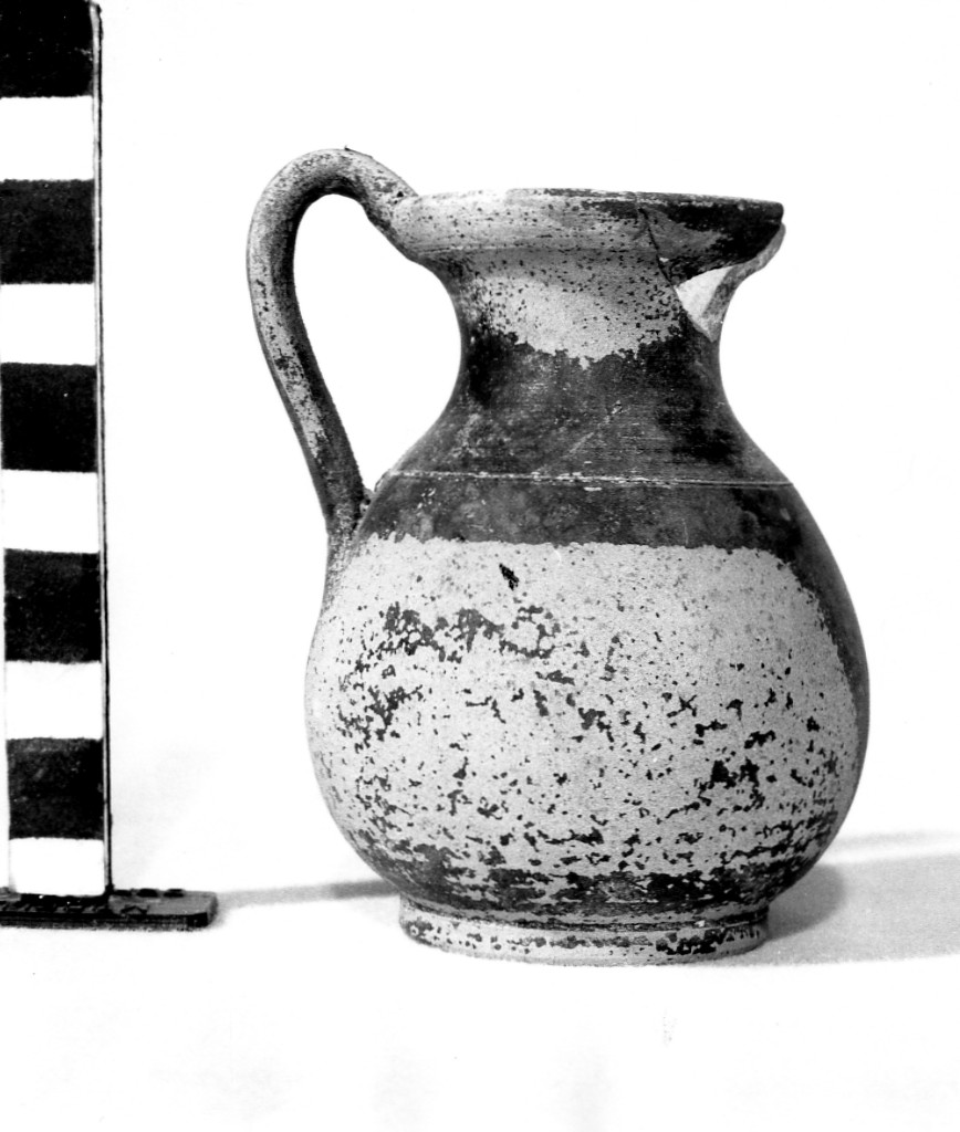 olpe - produzione apula (prima metà sec. IV a.C)