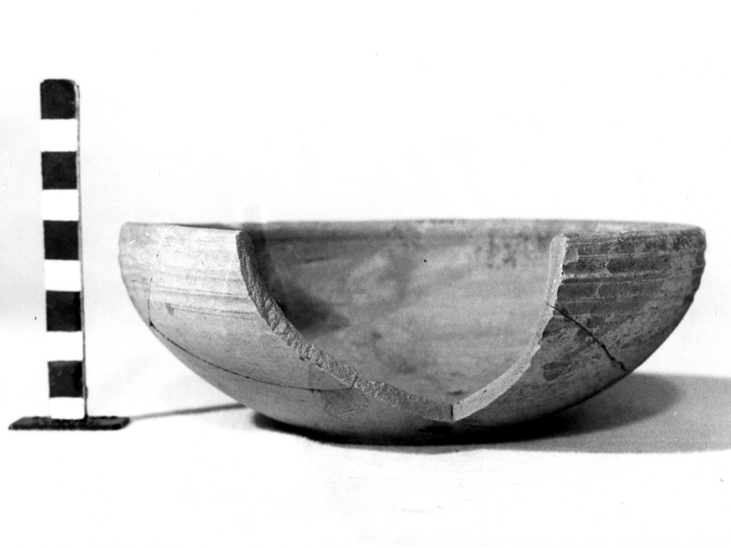 coppa - produzione daunia (sec. IV a.C)