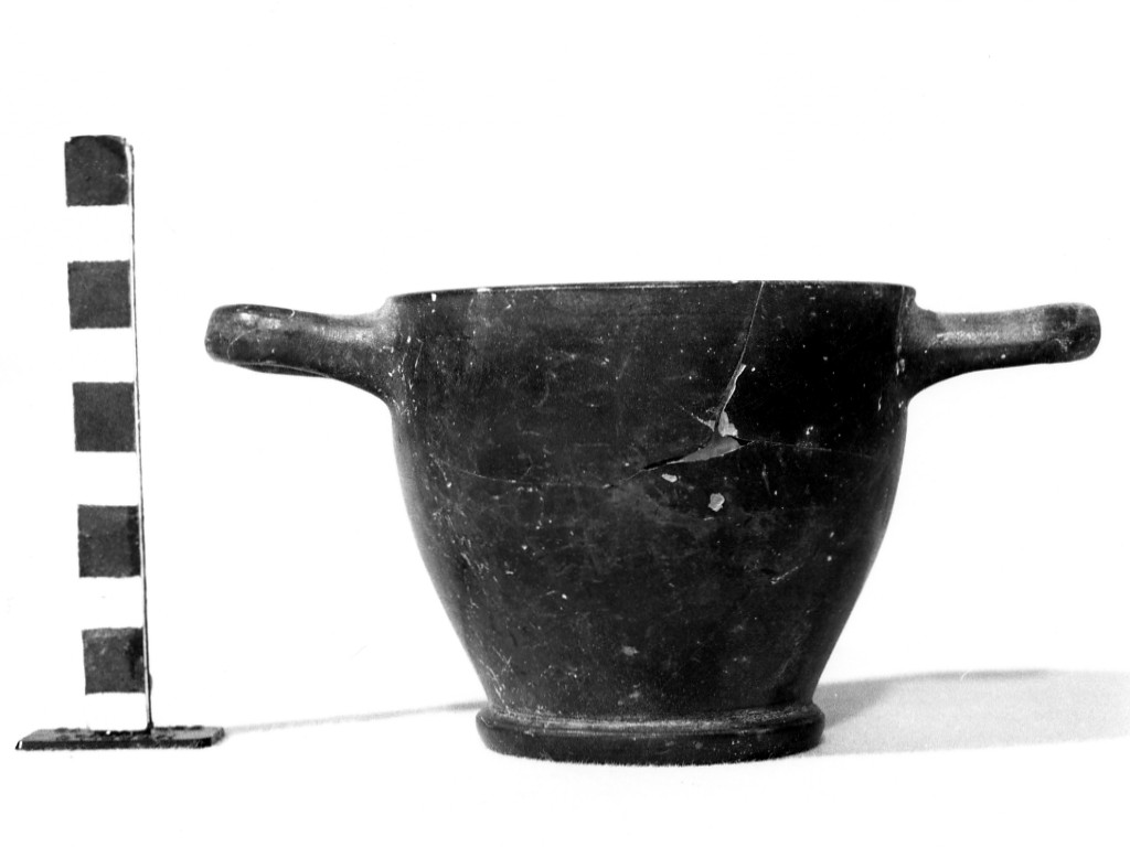 skyphos - produzione apula (seconda metà sec. IV a.C)