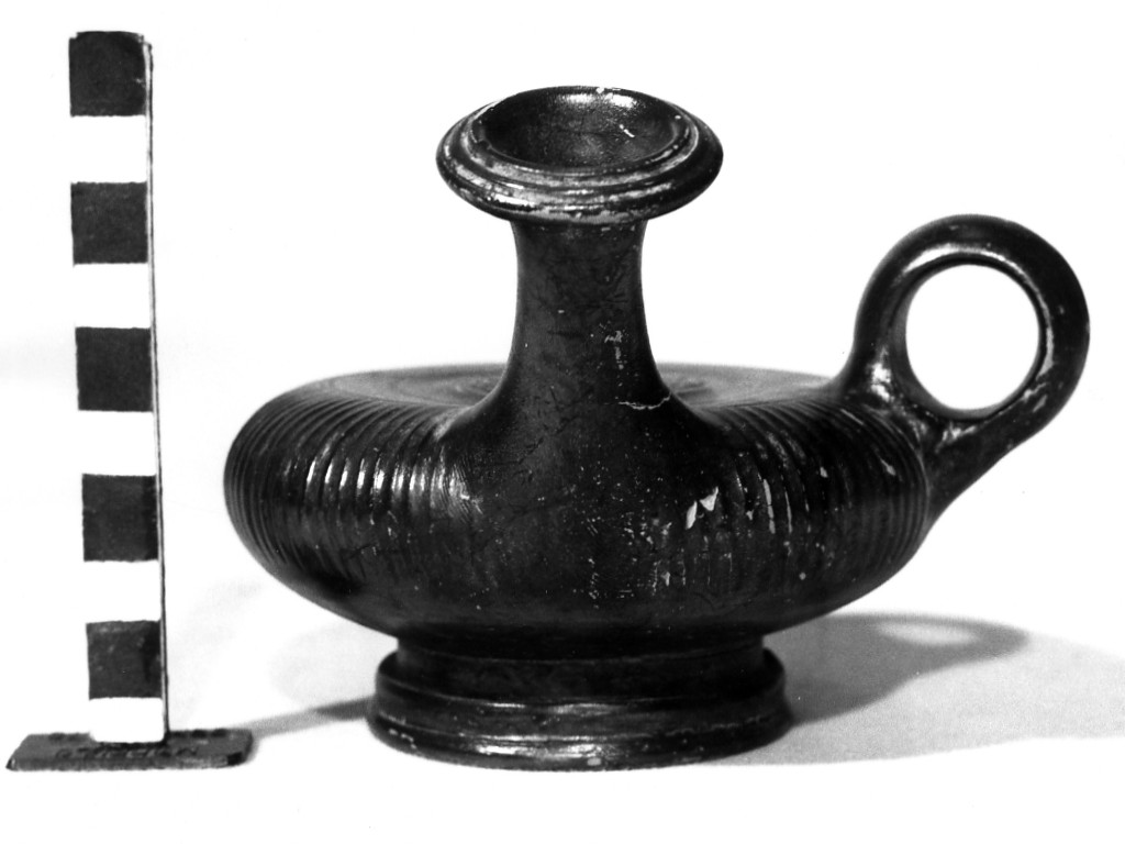 guttus - produzione apula (metà sec. IV a.C)