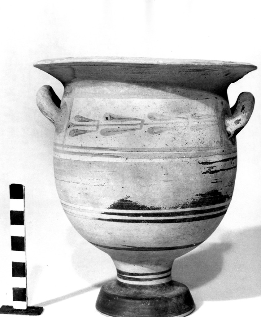cratere a campana - produzione apula (metà sec. IV a.C)