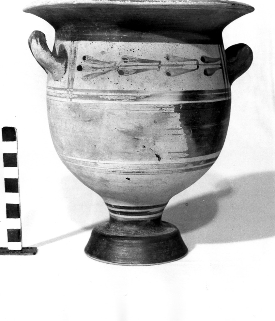 cratere a campana - produzione daunia (metà sec. IV a.C)