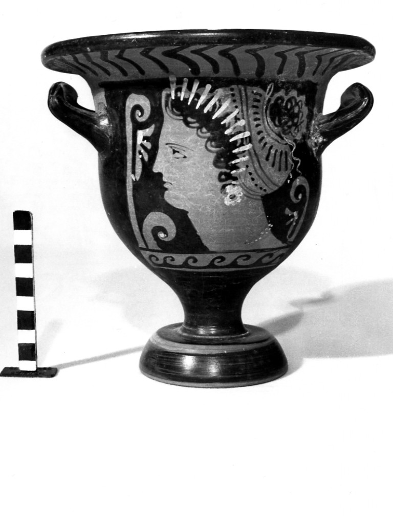 cratere a campana - produzione apula (metà sec. IV a.C)