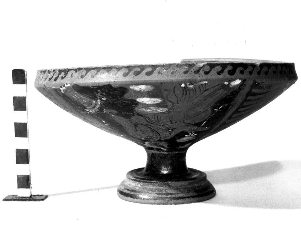 lekane con coperchio - fabbrica apula; Pittore del Sakkos bianco (fine sec. IV a.C)