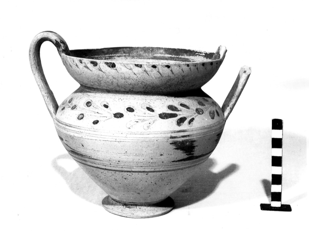 craterisco - produzione daunia (metà sec. IV a.C)