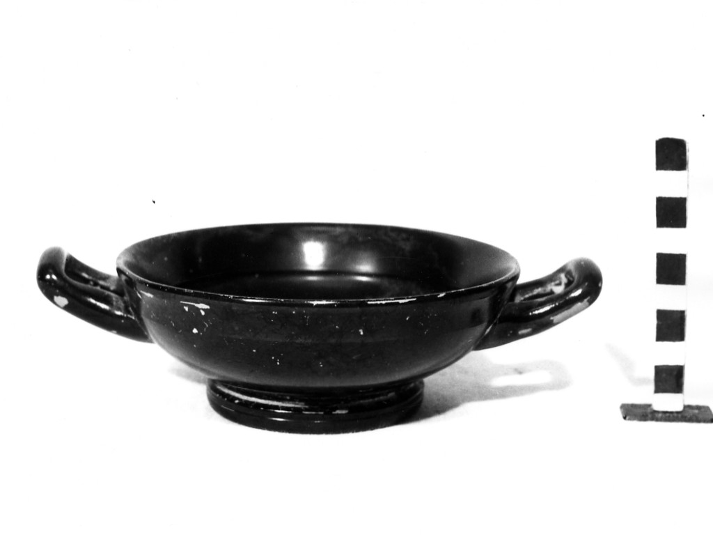 kylix - fabbrica apula (seconda metà sec. IV a.C)