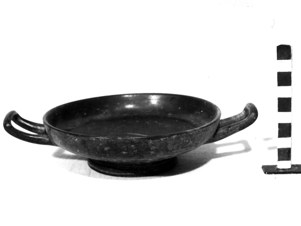 kylix - fabbrica apula (seconda metà sec. IV a.C)