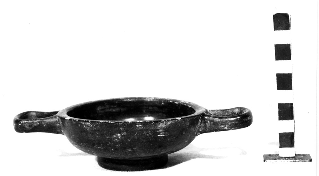 coppa biansata - produzione apula (seconda metà sec. IV a.C)