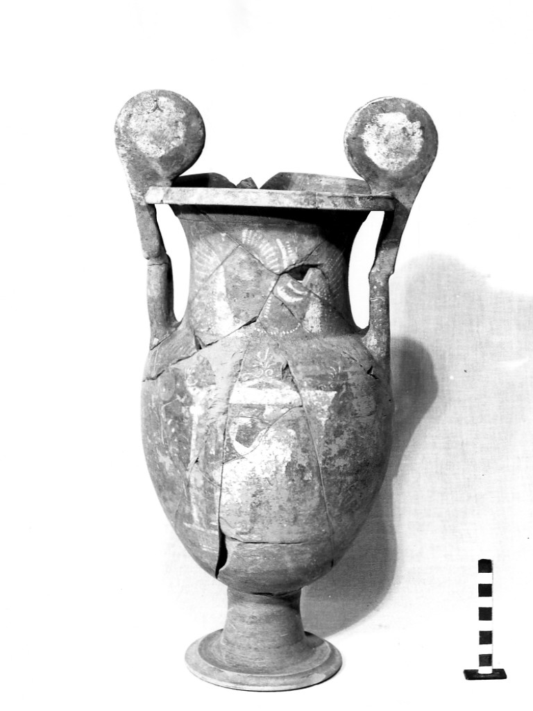 cratere a volute - Gruppi del Sakkos bianco e del Kantharos (fine sec. IV a.C)