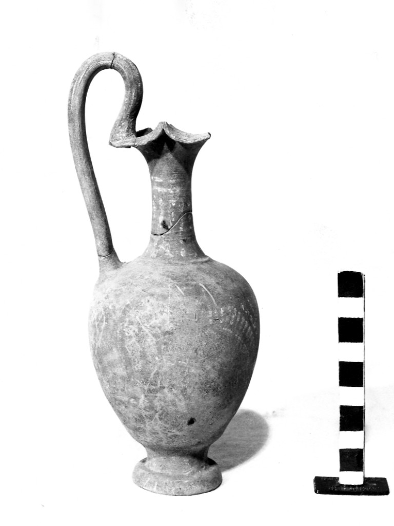 oinochoe - fabbrica apula; Gruppo del Kantharos (fine sec. IV a.C)