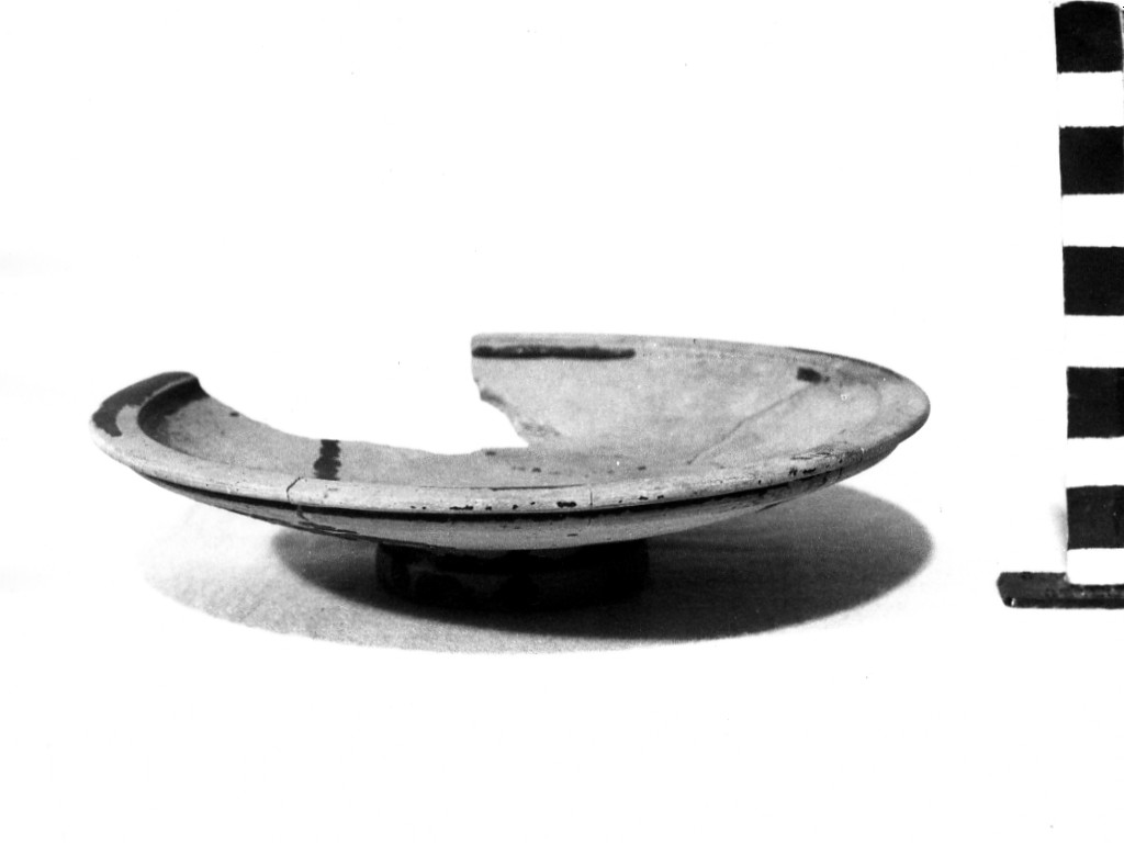 piatto - fabbrica apula (ultimo quarto sec. IV a.C)