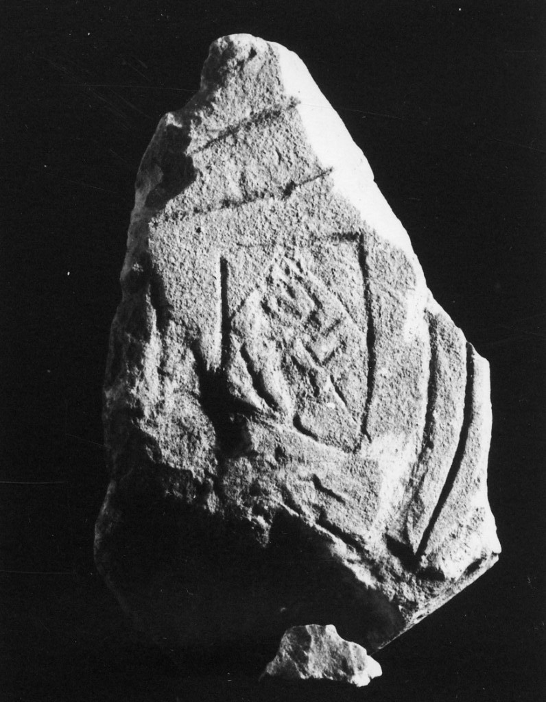 stele/ frammento - produzione daunia (sec. VI a.C)