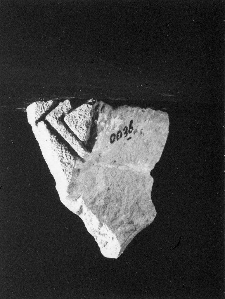 stele/ frammento - produzione daunia (sec. VI a.C)