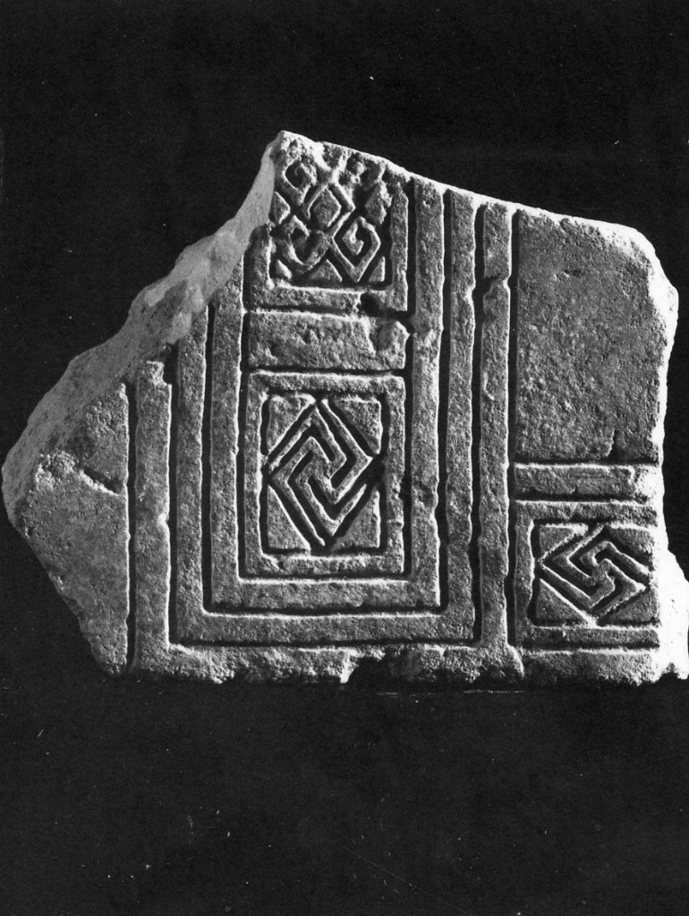 stele/ frammento - produzione daunia (sec. VI a.C)