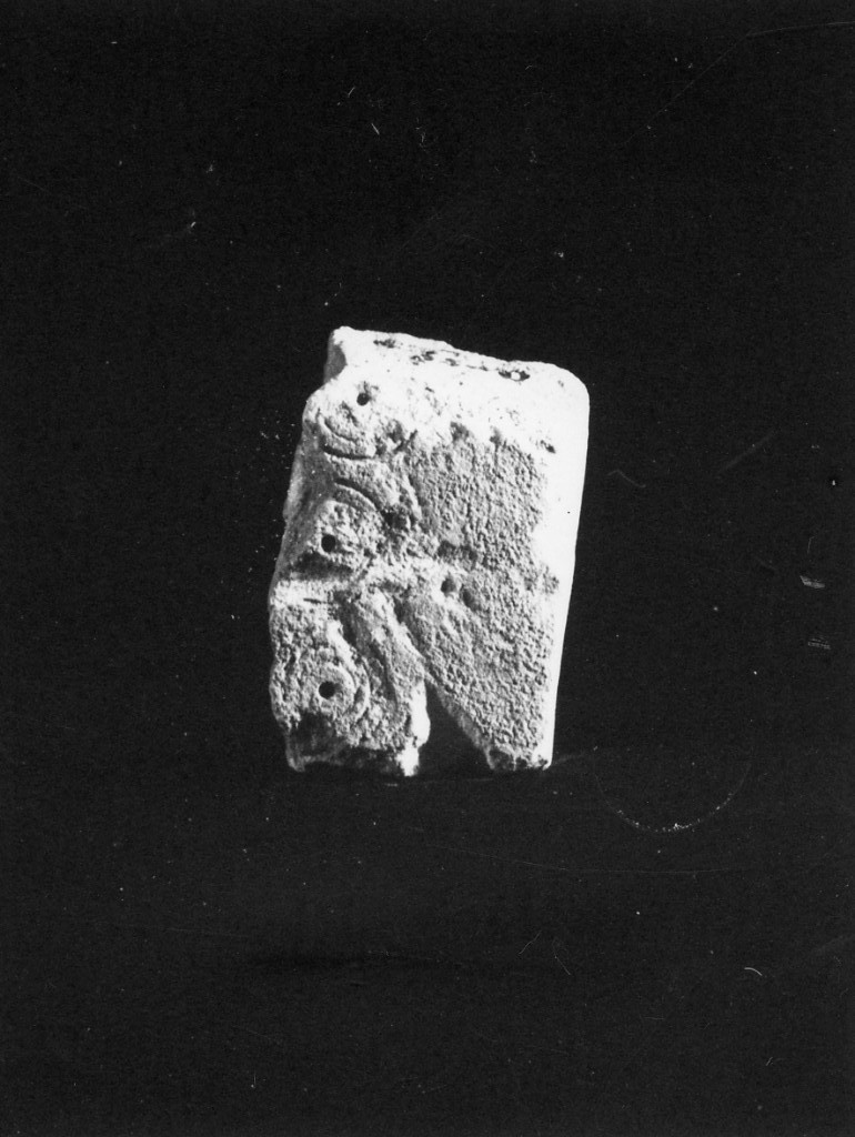 stele/ frammento - produzione daunia (secc. VII - VI a.C)