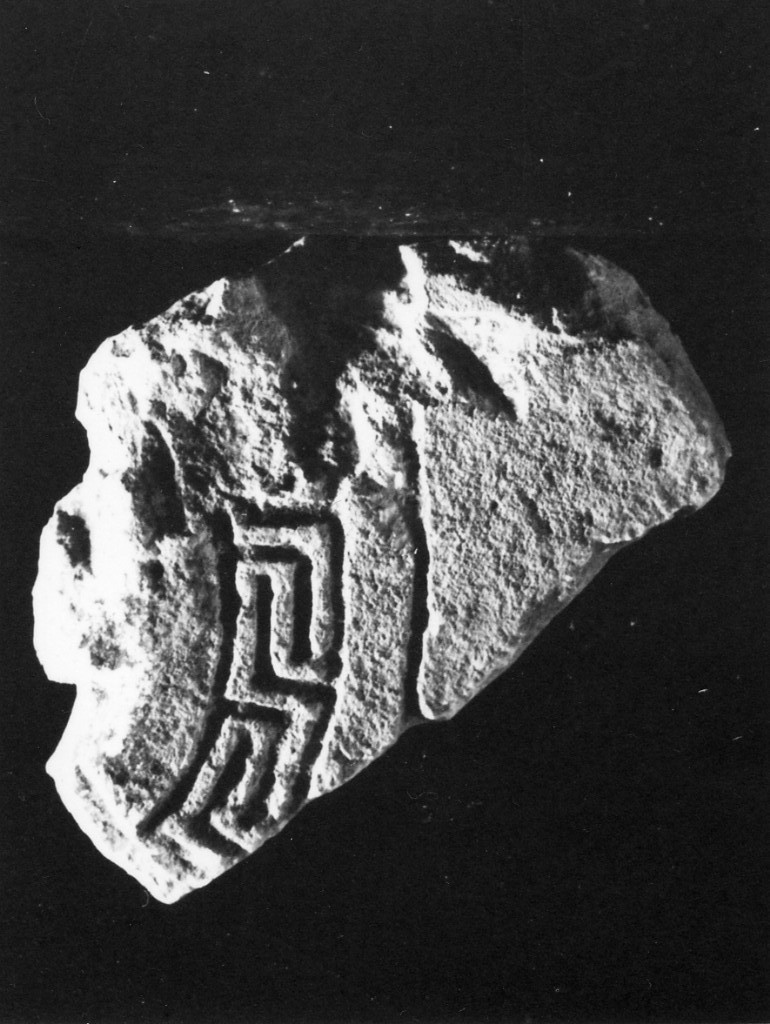 stele/ frammento - produzione daunia (sec. VI a.C)