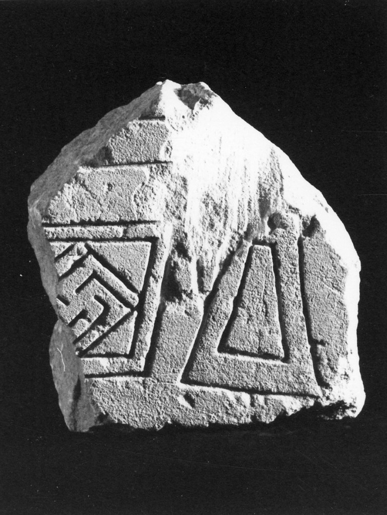 stele/ frammento - produzione daunia (sec. VI a.C)