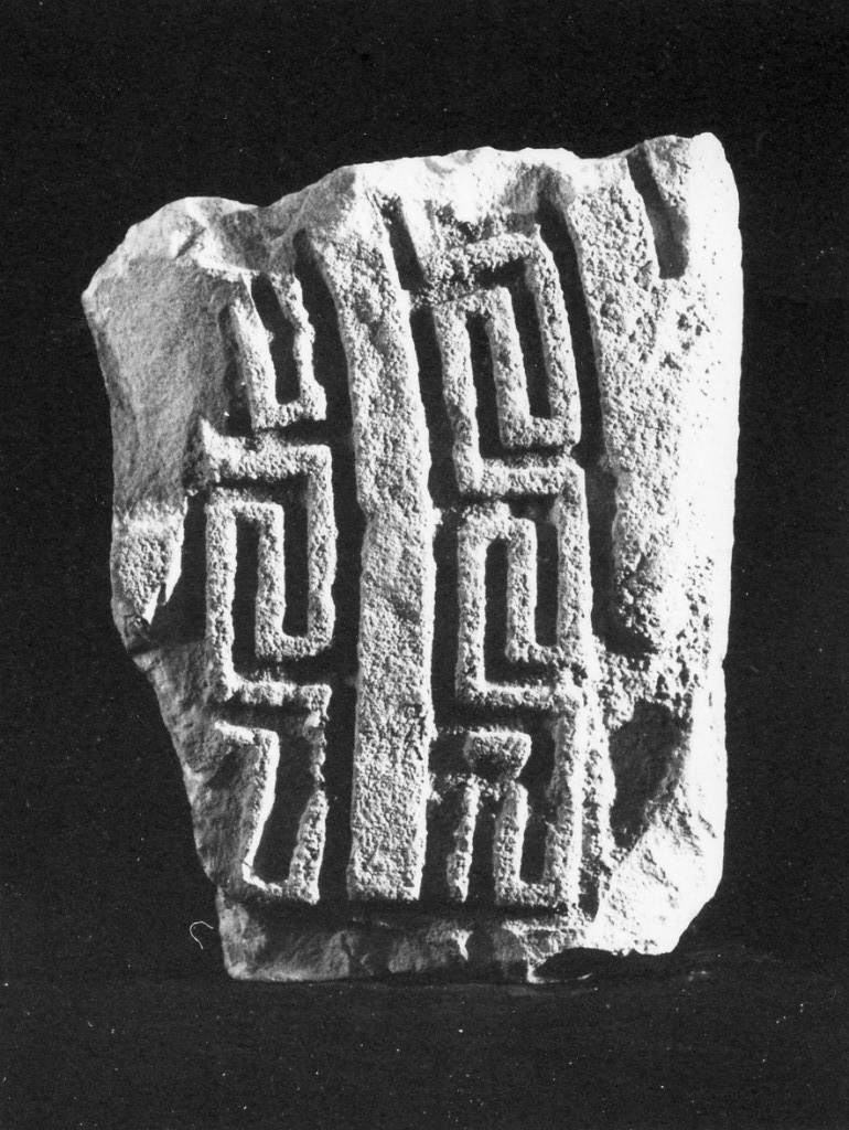 stele/ frammento - produzione daunia (sec. VI a.C)