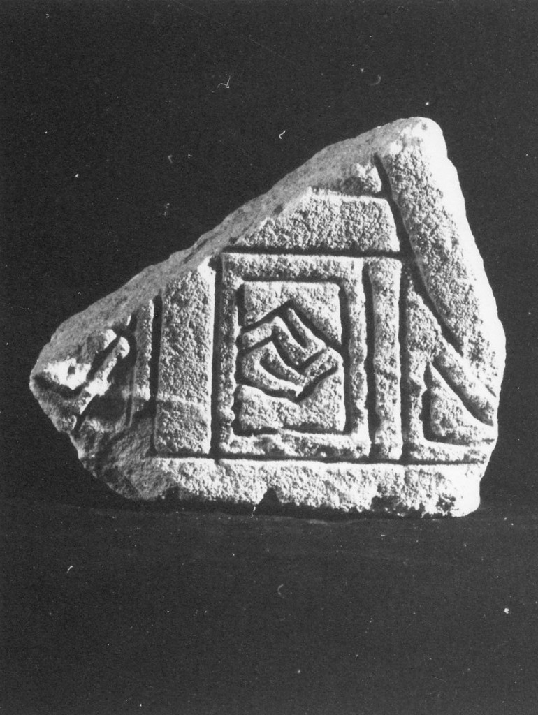 stele/ frammento - produzione daunia (sec. VI a.C)