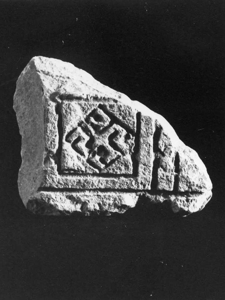 stele/ frammento - produzione daunia (sec. VI a.C)