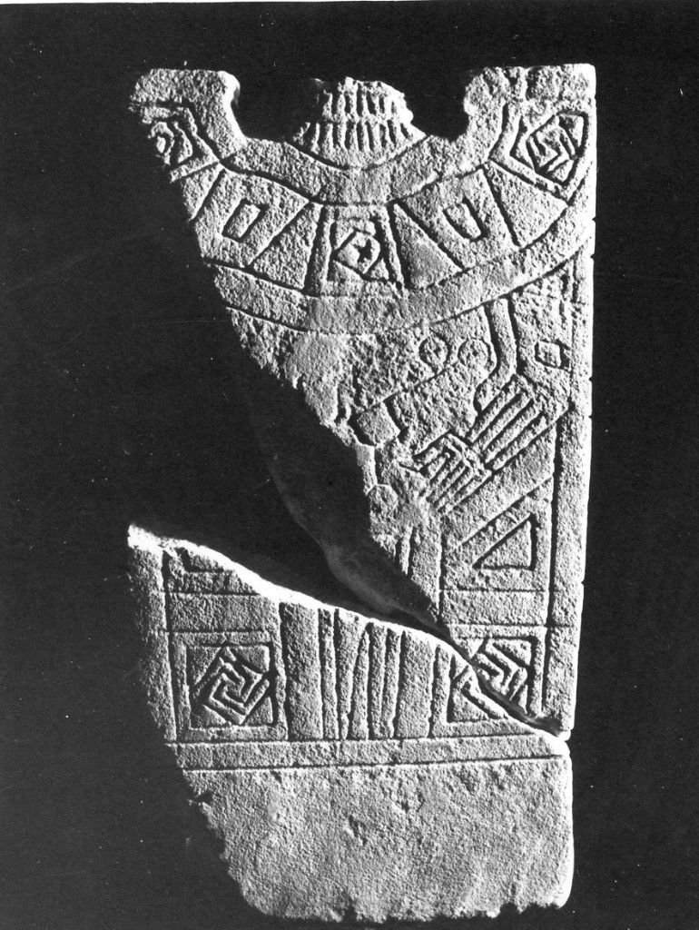 stele - produzione daunia (sec. VI a.C)