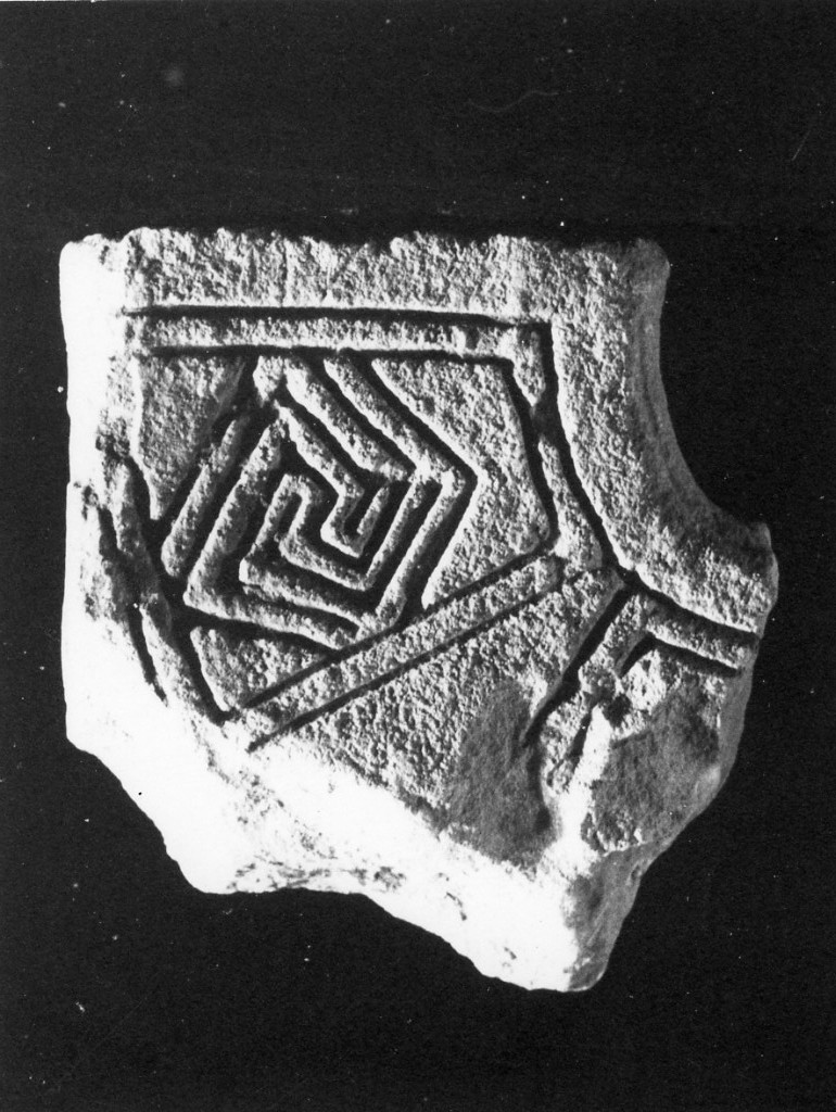 stele/ frammento - produzione daunia (sec. VI a.C)