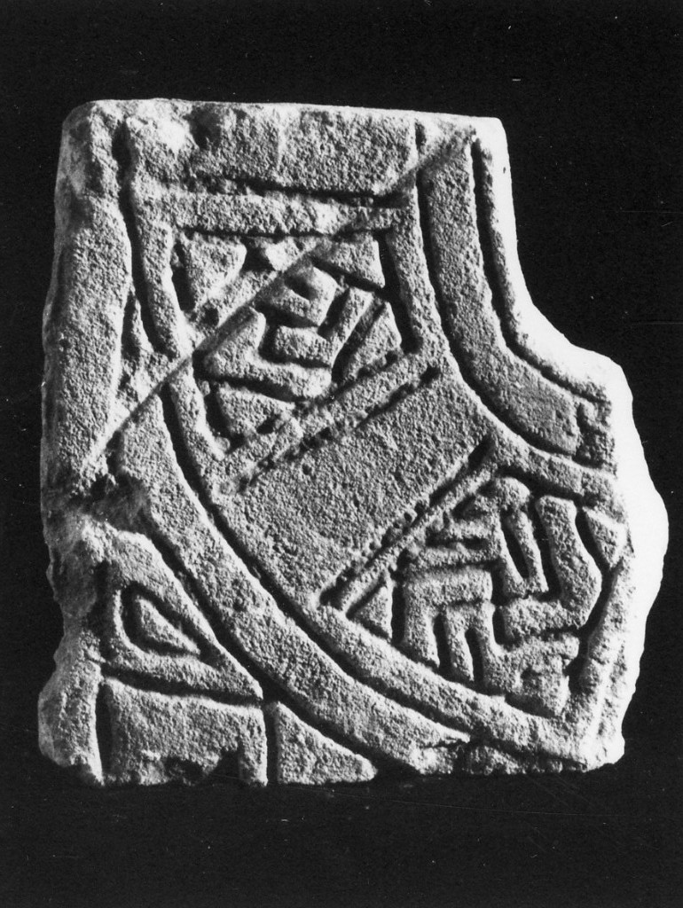 stele/ frammento - produzione daunia (sec. VI a.C)