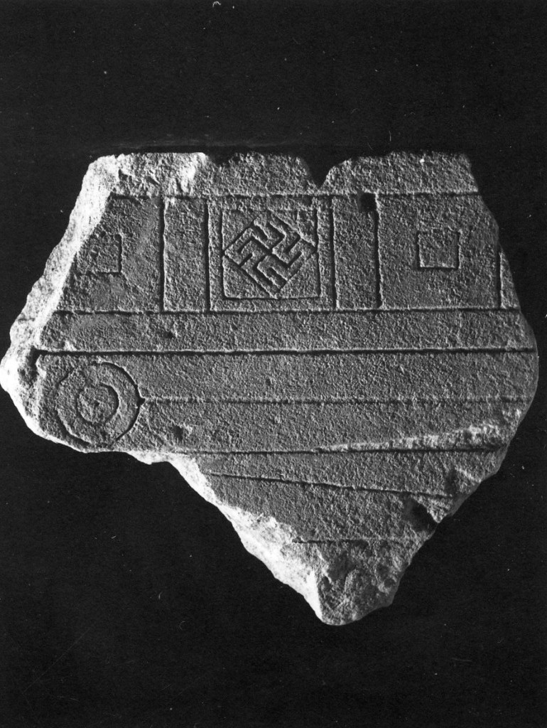 stele/ frammento - produzione daunia (sec. VI a.C)