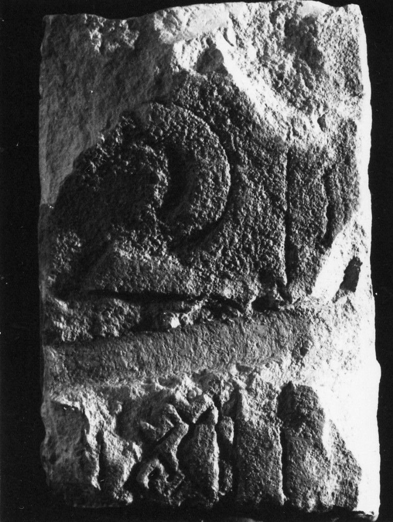 stele/ frammento - produzione daunia (sec. VI a.C)