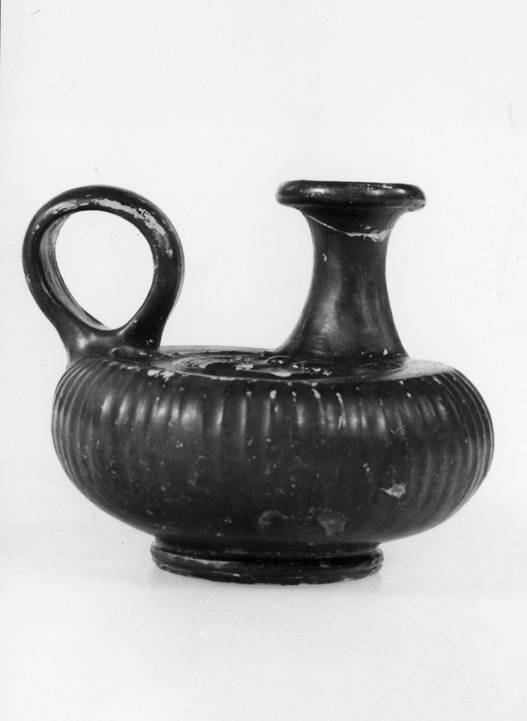 guttus - fabbrica apula (terzo quarto sec. IV a.C)