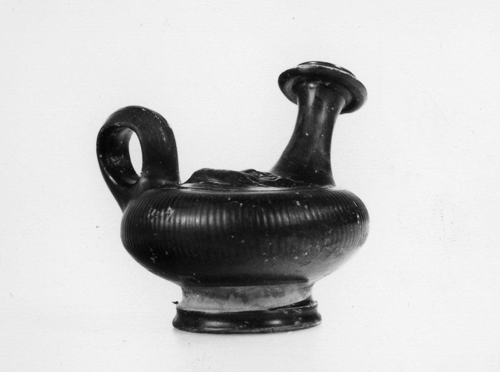 guttus - fabbrica apula (terzo quarto sec. IV a.C)