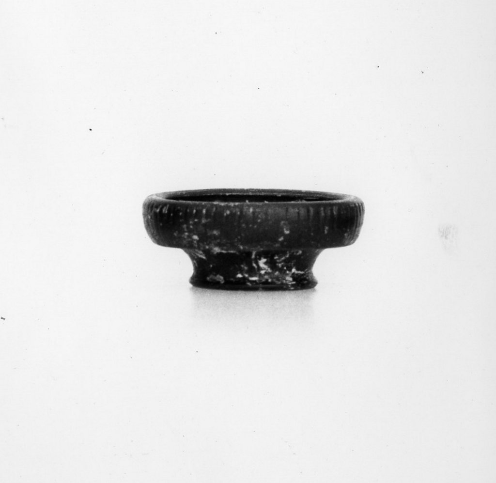 ciotola - fabbrica apula (terzo quarto sec. IV a.C)