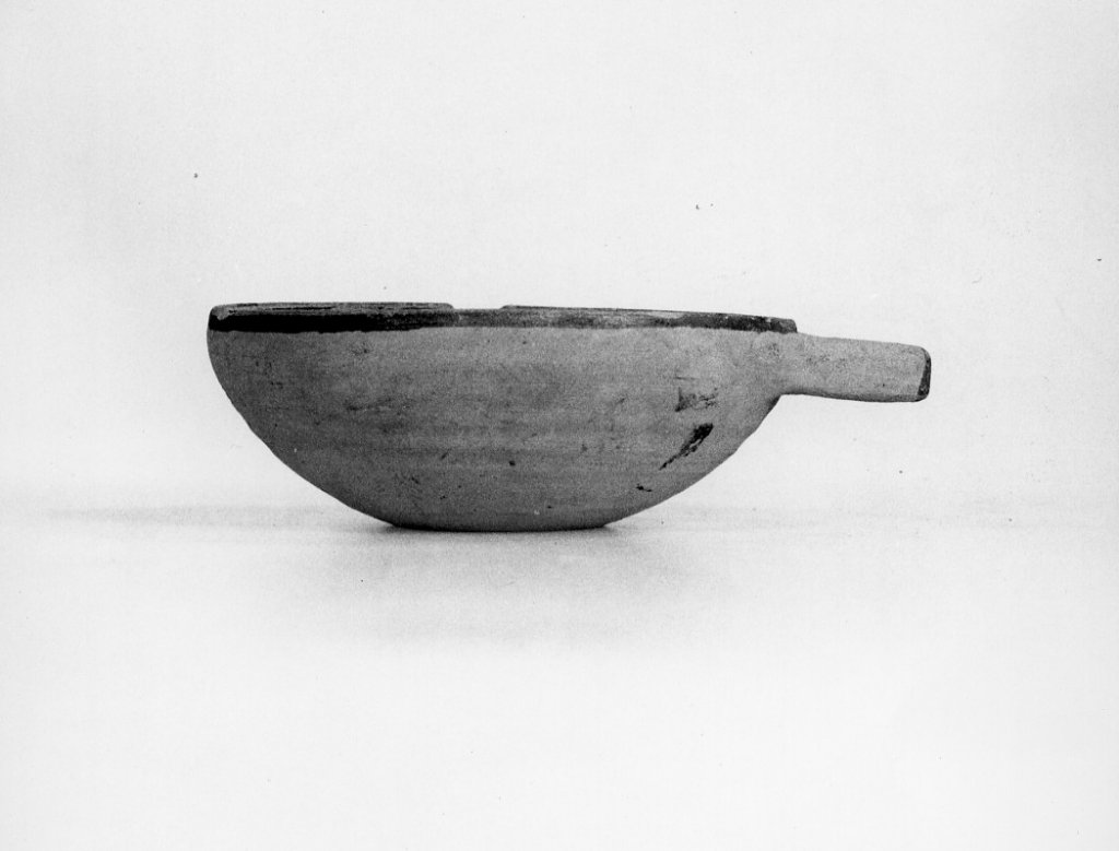 coppetta - produzione locale, imitazione del tipo B2 (metà sec. VI a.C)