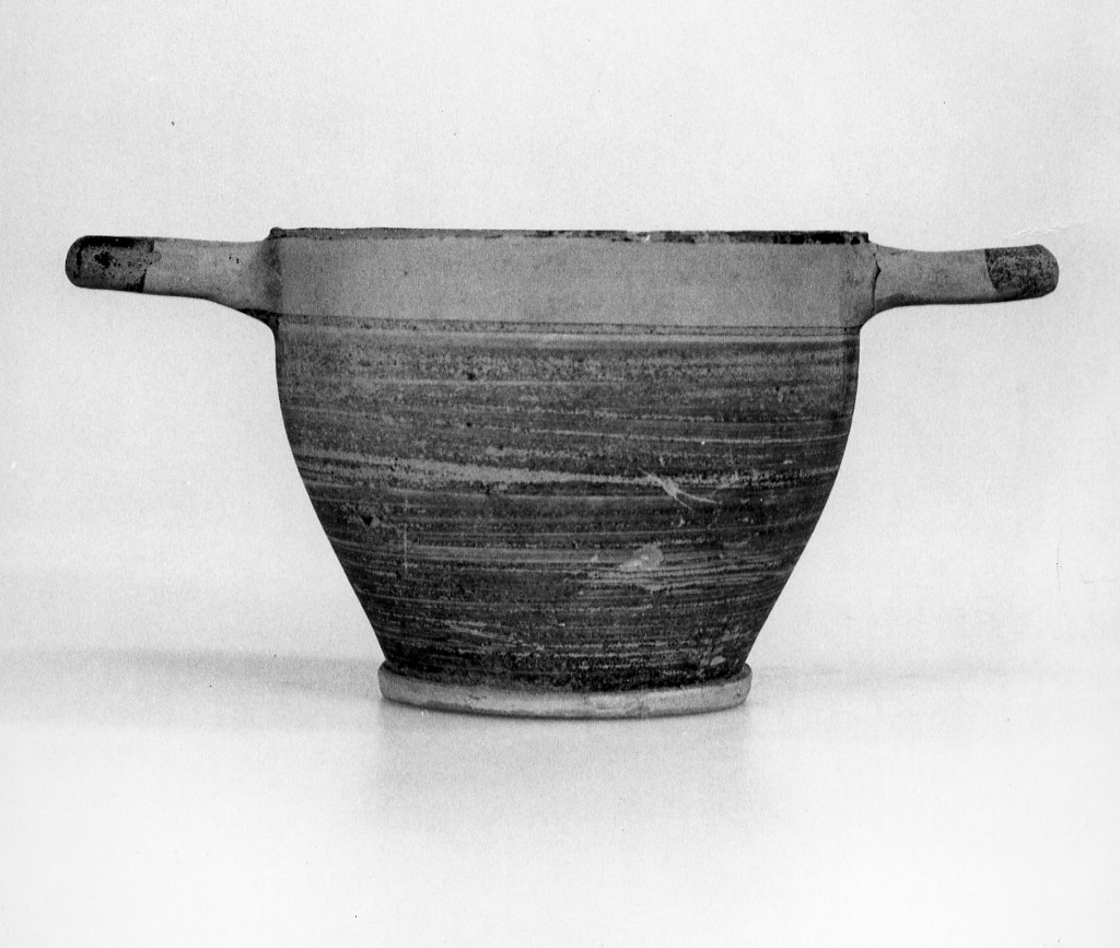 skyphos - produzione locale (seconda metà sec. VI a.C)