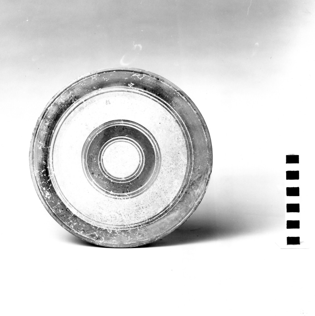 piatto - fabbrica daunia; Daunio III (secc. V - IV a.C)