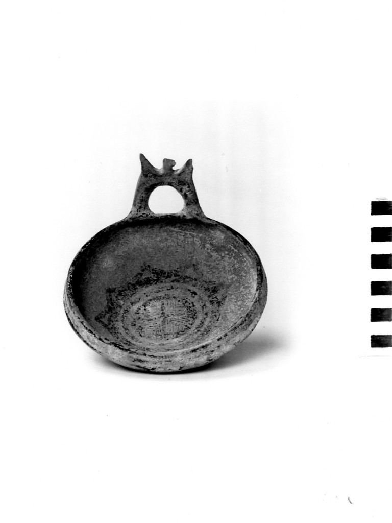 coppa monoansata - fabbrica daunia; Daunio II (secc. VI - V a.C)