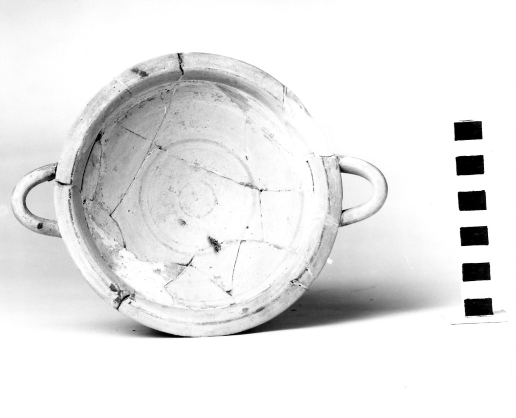 coppa biansata - fabbrica daunia; Daunio III (sec. IV a.C)